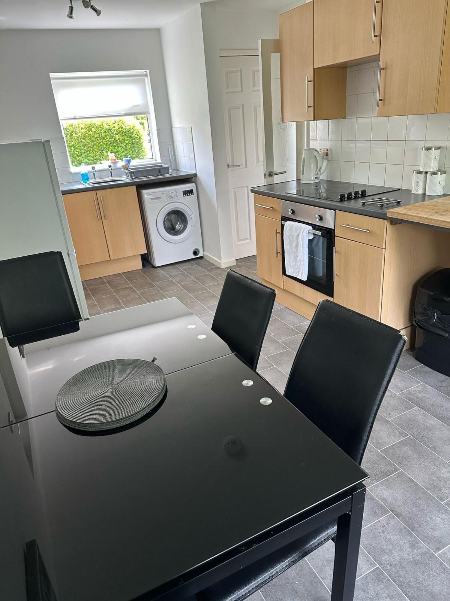 House Number 8 Sleeps Up To 6 People With Smart Tvs In Every Room Wellington  Exteriér fotografie